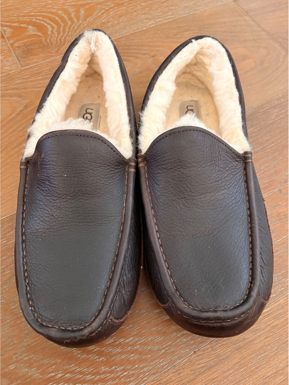 UGG Brown Leather Moccasin Shearling Slippers Cozy Classic Size 9